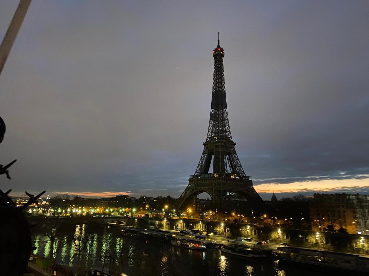 Eiffel Tower Romantic View Apartment Париж Екстериор снимка
