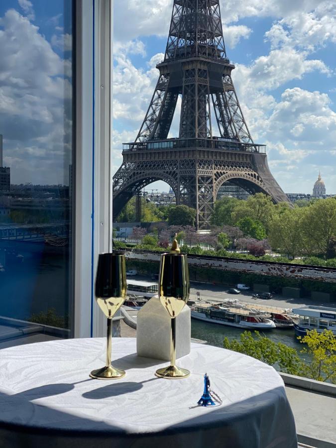Eiffel Tower Romantic View Apartment Париж Екстериор снимка